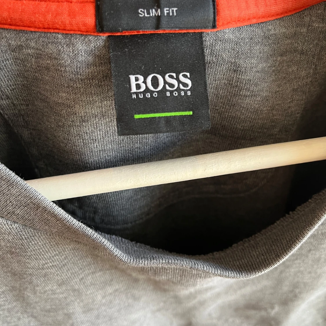 Grå slim fit tröja från Hugo Boss - 2