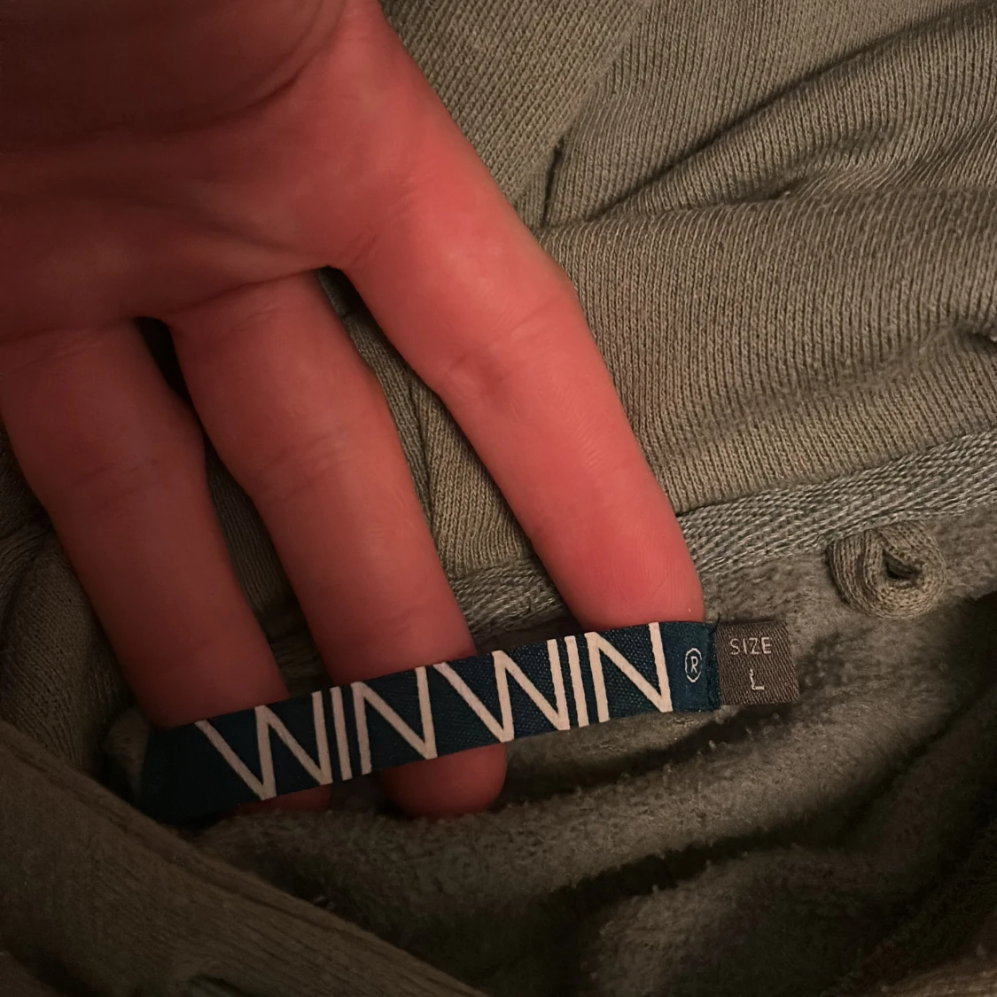 Grön hoodie från WINWIN med tryck - 2