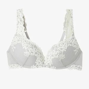 Ljusgrå intimissimi bh  - Populär grå intimissimi bh i modellen Gioia pretty flowers push up. Säljer då den inte passar. Mycket sparsamt använd så i väldigt gott skick. 💕☺️