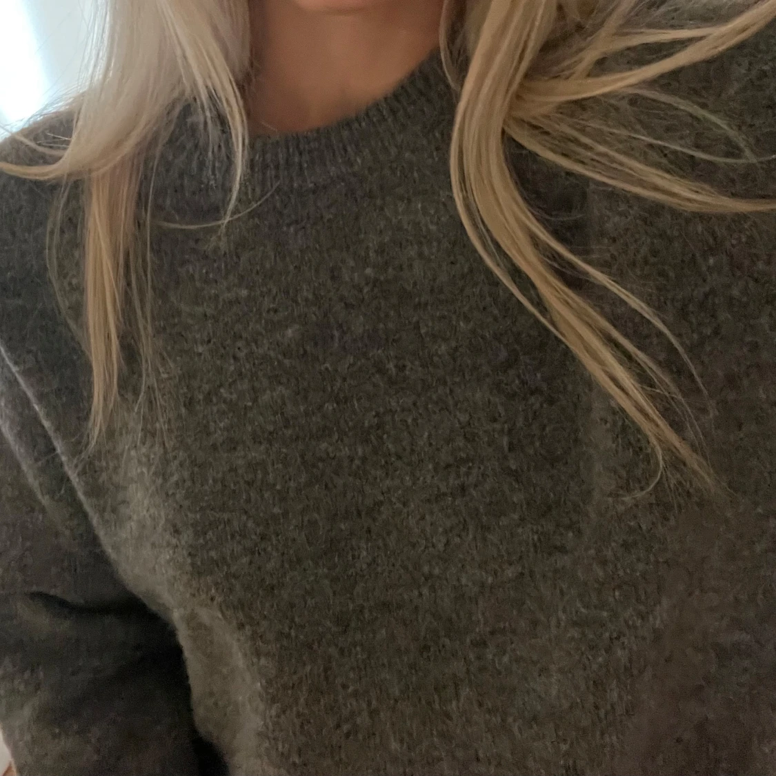 Grå stickad tröja från Gina Tricot - 1