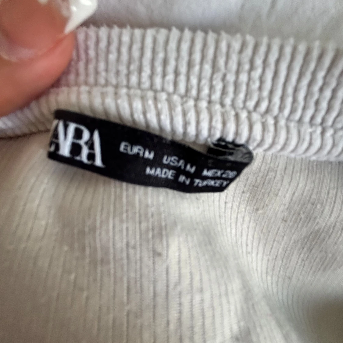 Vit ribbad t-shirt från Zara - 2