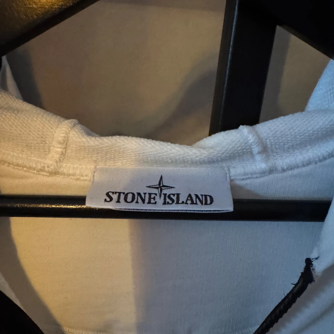 Vit zip-hoodie från Stone Island  - 2