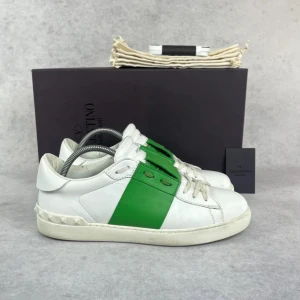 Valentino open sneaker - – Condition: 8/10  – Color: White and green  – What is included: Dustbag  – Retail price: 7280