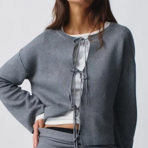 Knitted tie cardigan  - Grå skön kofta från Gina Tricot med tre knyten