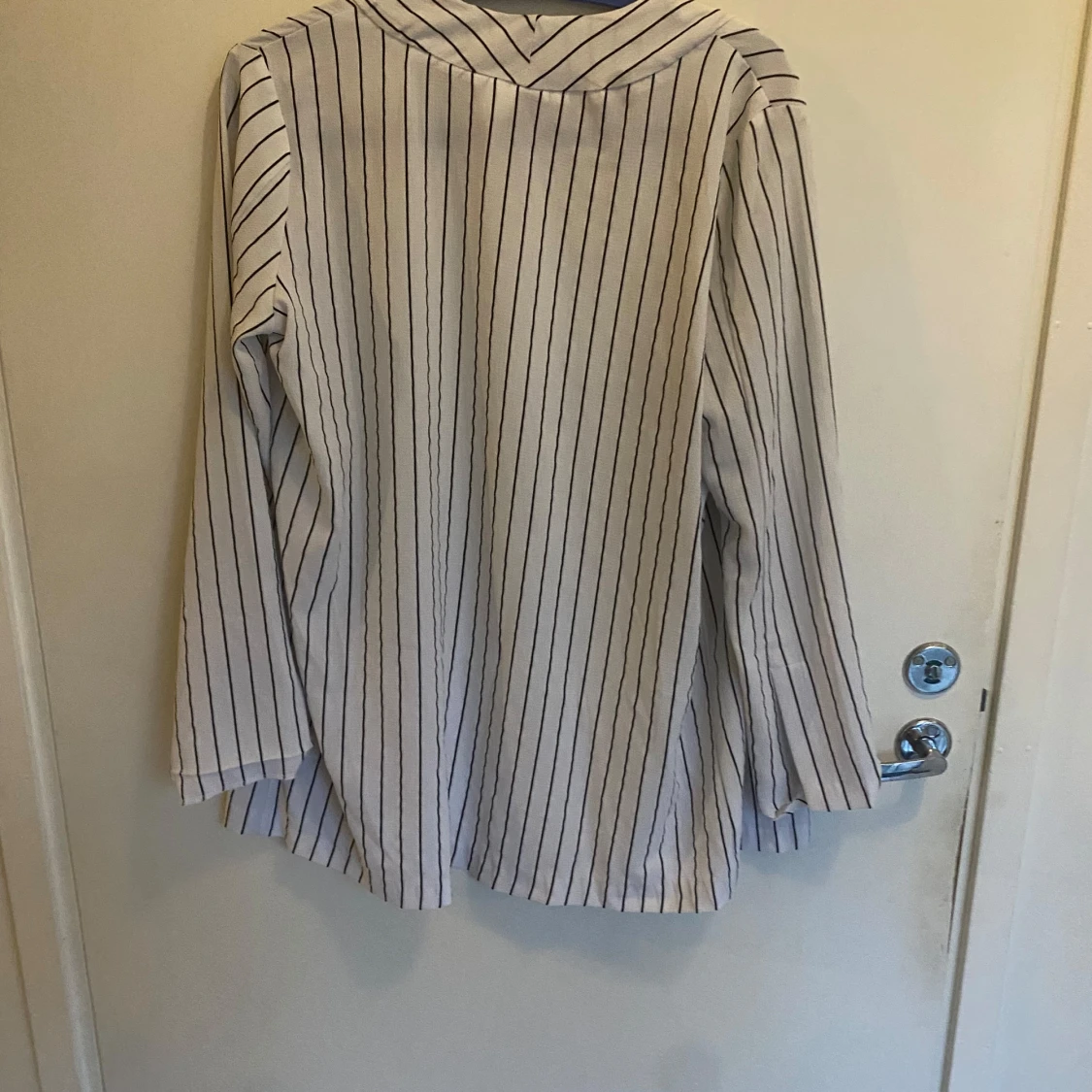 Randig vit kofta från H&M - 1