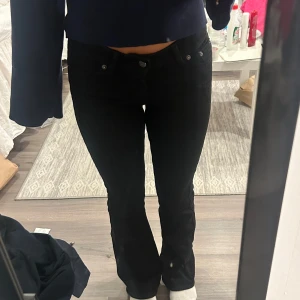 Svarta jeans - Low waist , inga defekter från junkyard