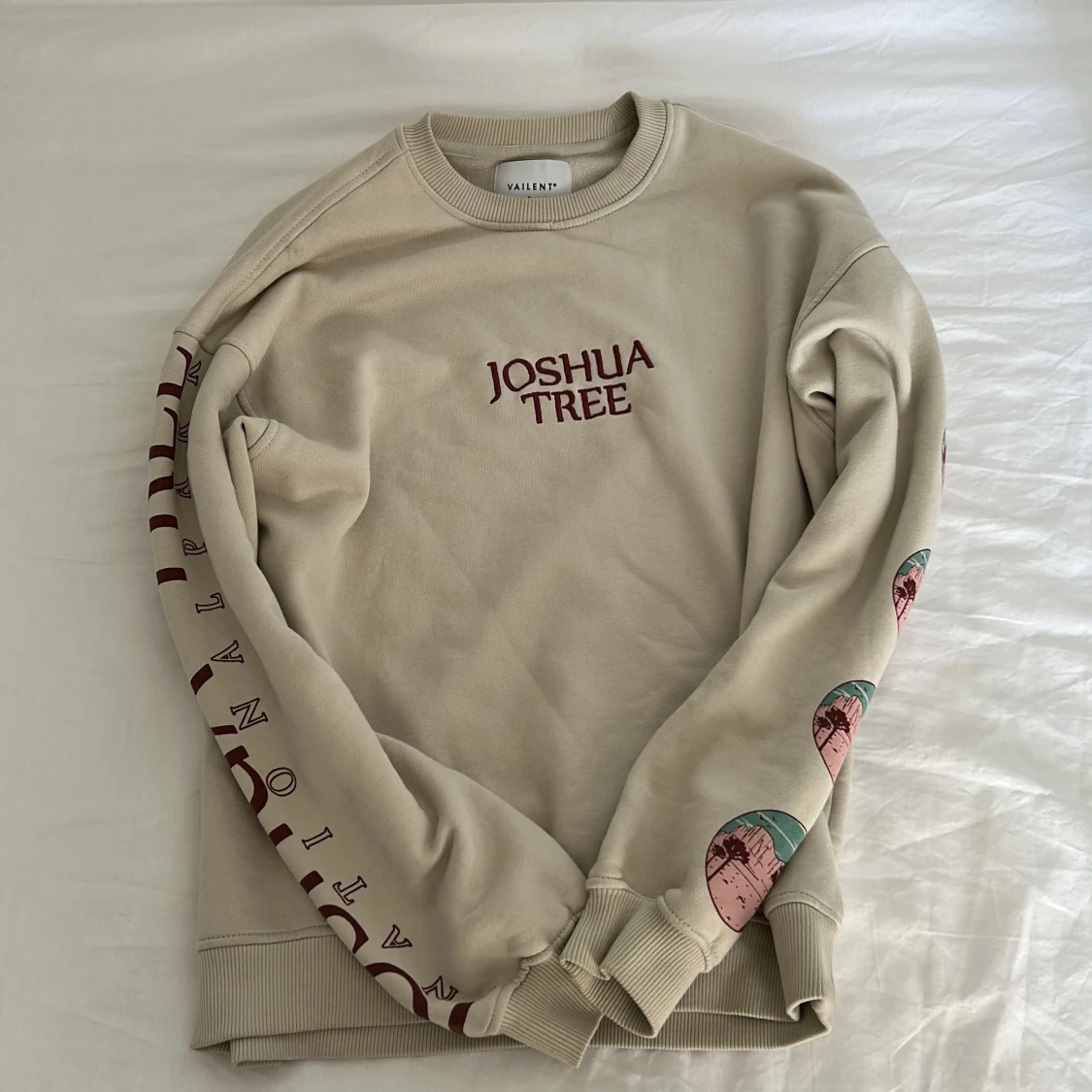 Beige Joshua Tree sweatshirt från Valient