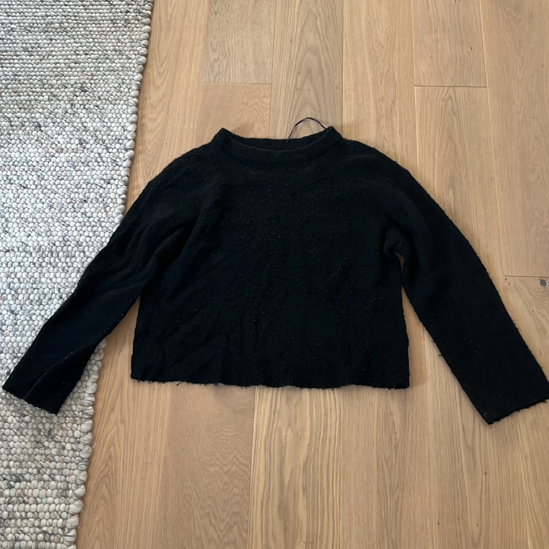 Svart stickad tröja från 157