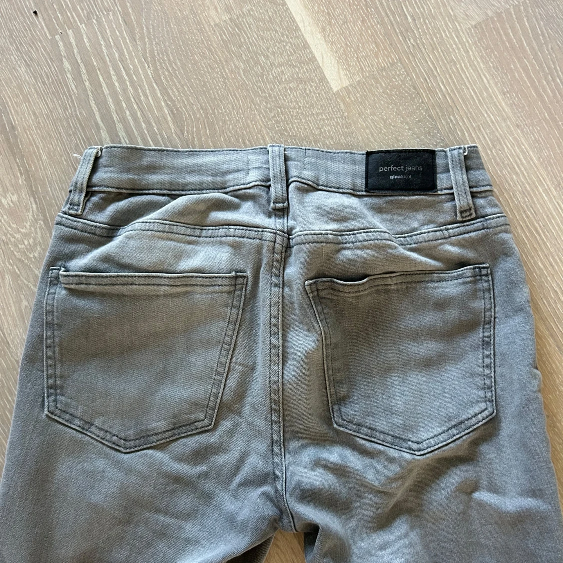 Grå bootcut jeans från Perfect Jeans - 1