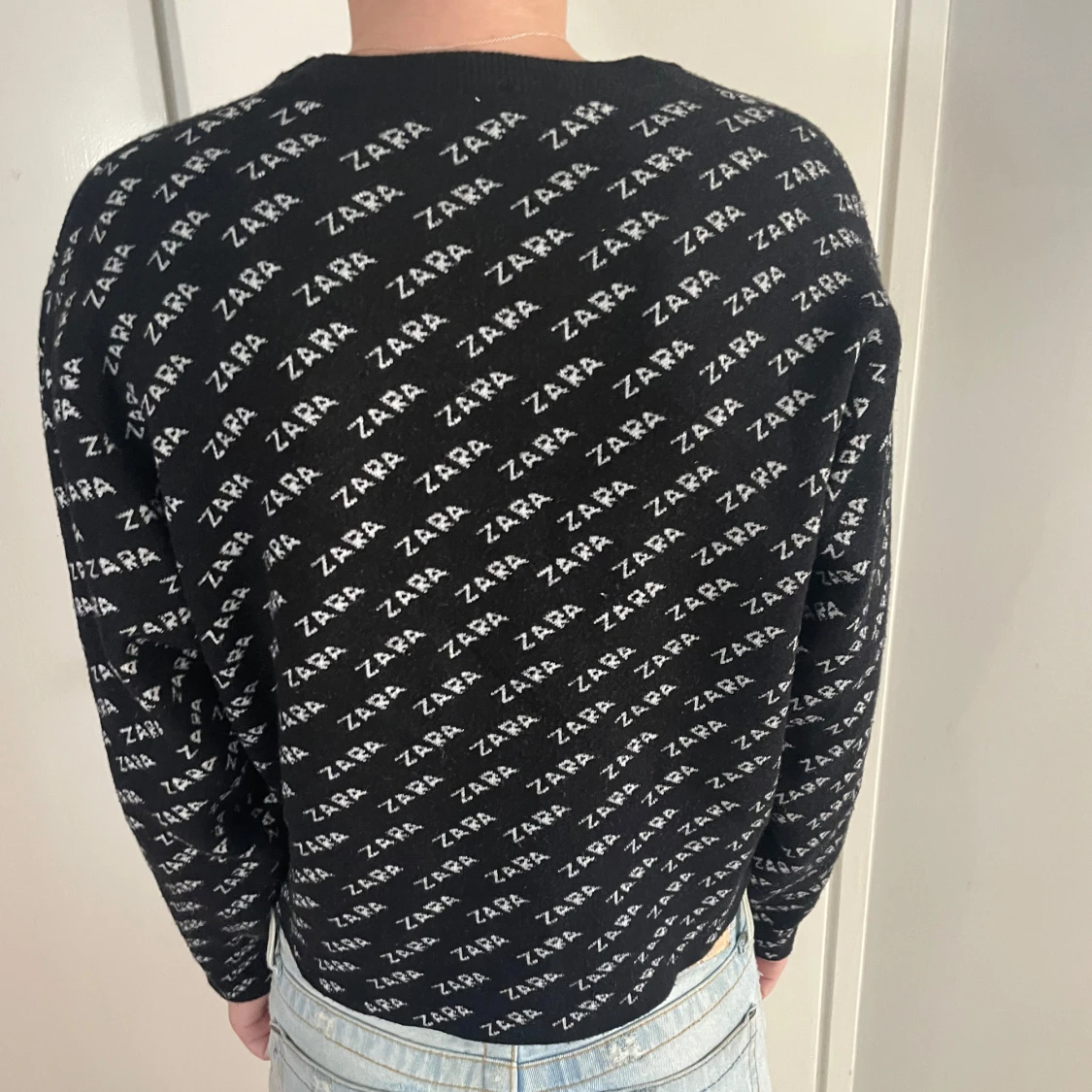 Svart croppad tröja från Zara - 1