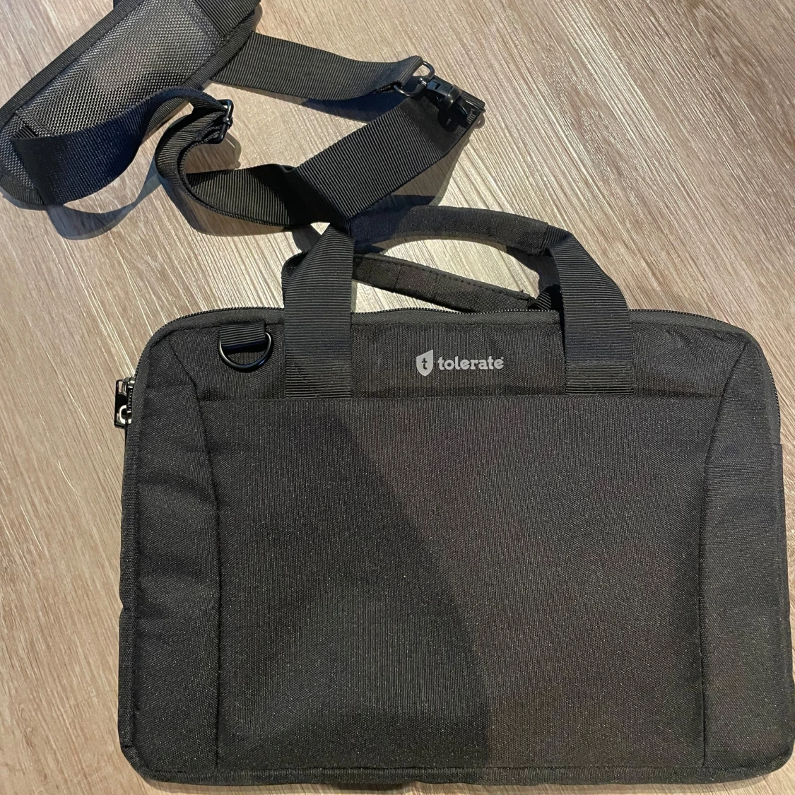 Svart datorväska från Tolerate - 1