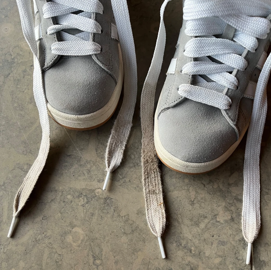 Gråa adidas campus - 2