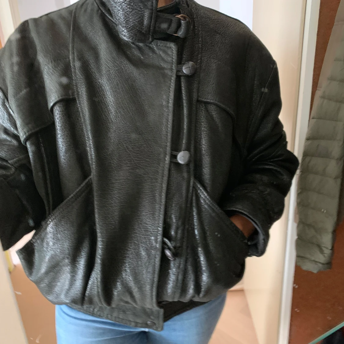 Svart retro 80-tals skinnjacka från Faris