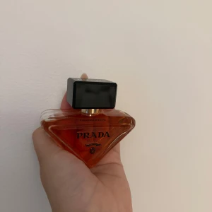 Prada paradoxe intense - Paradoxe intense 50ml använd men mycket kvar