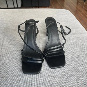 Svarta klackar  - Svarta klackar i stl 39❤️ bekväma o gå i❤️