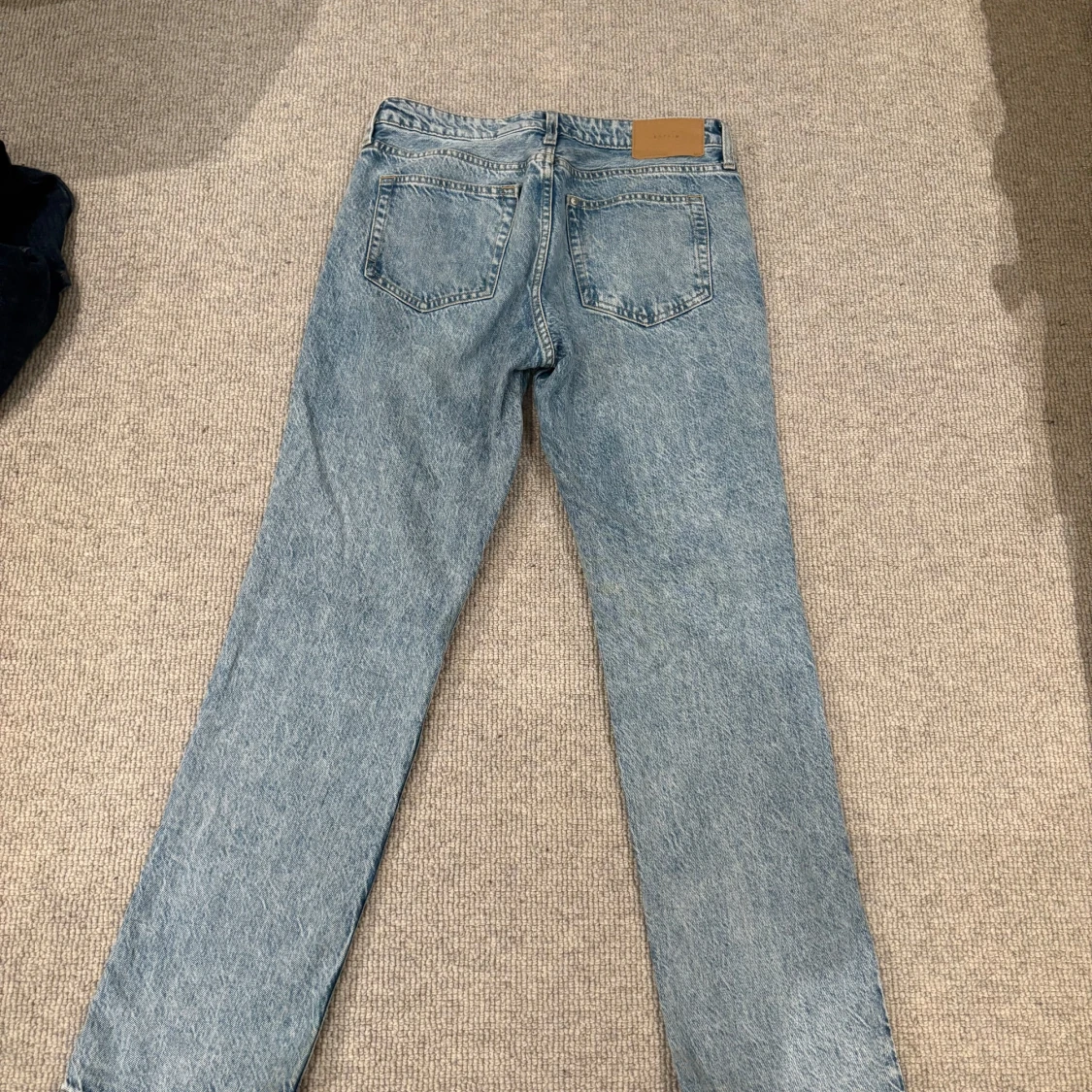 H&M ljusblå jeans straight fit - 2