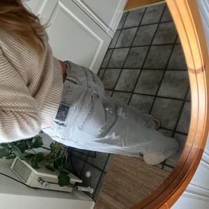 Grå baggy Jeans från Gina - Inplincip nya och fåtal gånger använda 