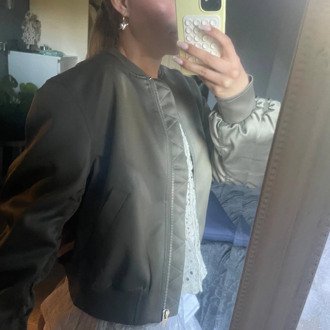 Olivgrön bomberjacka - 1