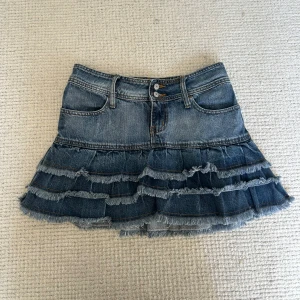 Jeanskjol med volanger  - Sååå fin kjol till sommaren