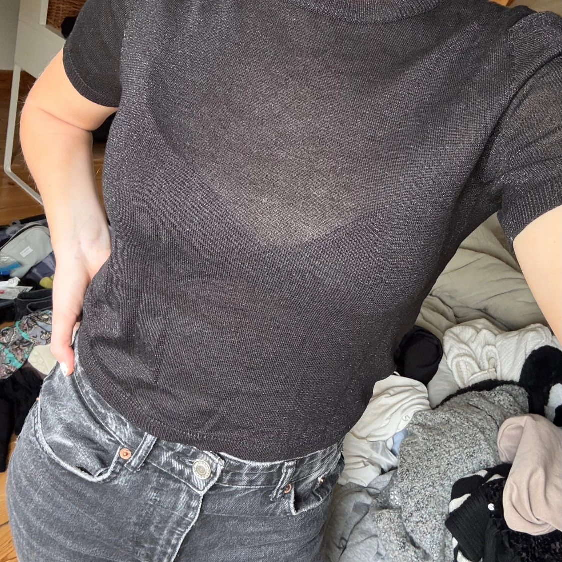 Svart stickad t-shirt från ONLY med glitter - 1