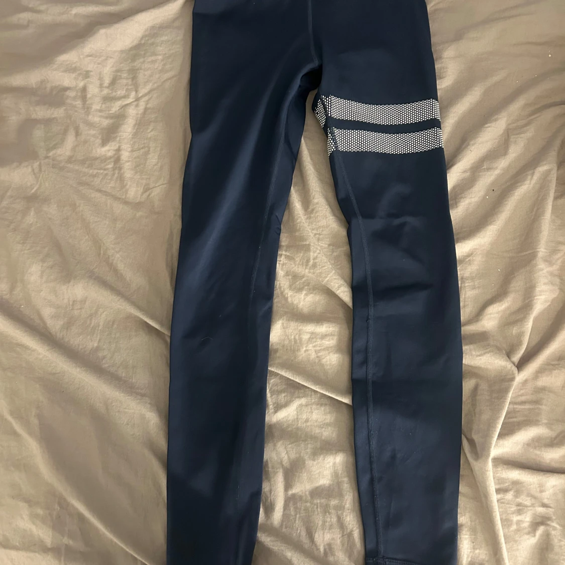 Mörkblå träningstights från Stronger - 1