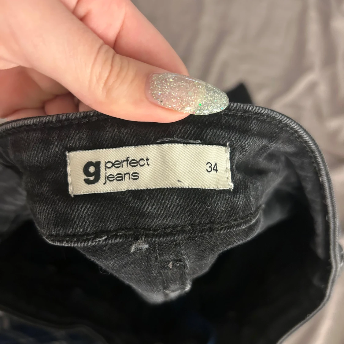 Svarta bootcut jeans från Gina Tricot  - 3