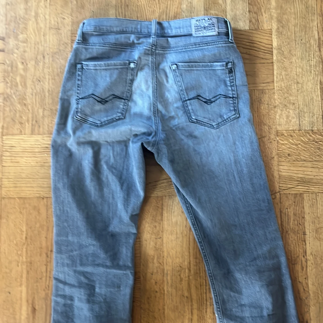Grå jeansbyxor från Replay - 3