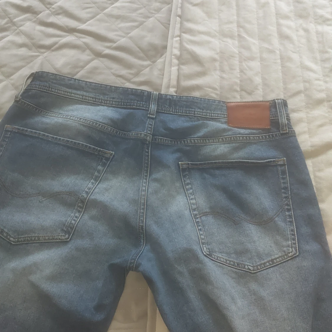 Blå jeansbyxor med klassisk passform - 2