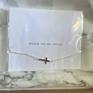 korsarmband ❤️ -  armband i silverfärg med ett liggande kors som detalj från faith. perfekt till konfirmations present och den är helt oöppnad! 💕 tar kankse emot prisförslag