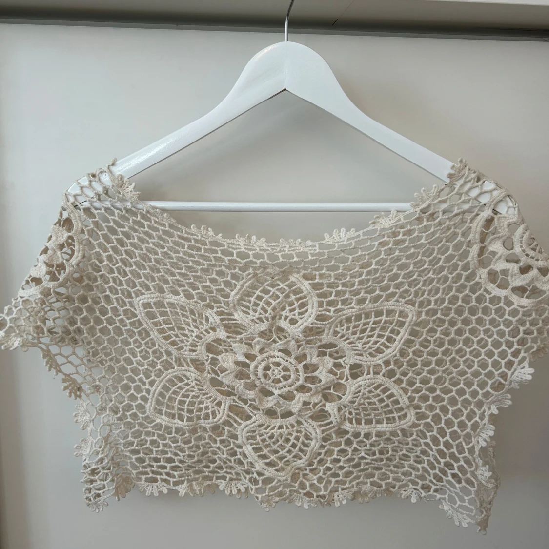 Beige virkad topp