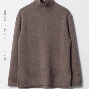 Polotröja i ull - Säljer min fina nästan helt oanvända polotröja från & other stories (nypris 1000kr)