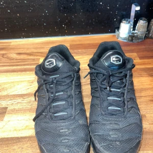 Nike tn - Nike tn säljer dom för dom är för små haft dom i 1-2 månader köpt för 2399