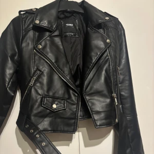 Pull & bear jacka  - Endast testad 