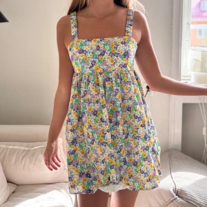 Klänning!  - Så snygg klänning perfekt till sommaren