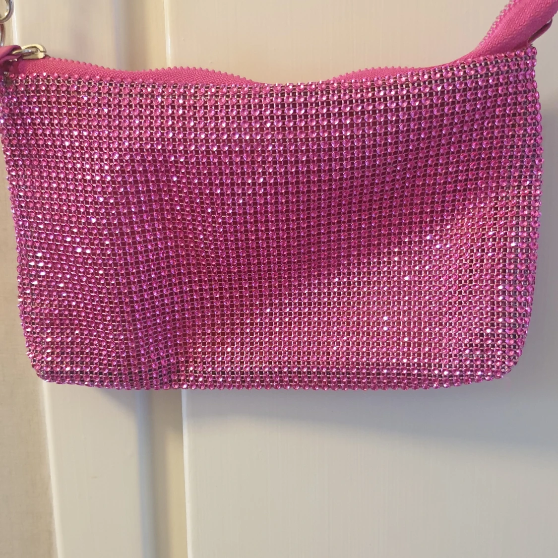 Rosa glittrig axelväska från Primark - 2