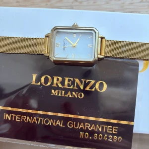 Guldfärgad klocka från Lorenzo Milano - Ljusternas klocka skriv till mig vid funderingar!🩷