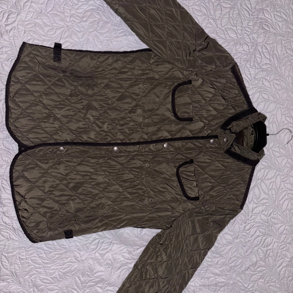 Olivgrön quiltad jacka från Zara Man