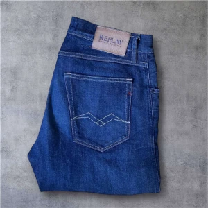  Replay jeans - Tjena säljer ett par replay jeans i väldigt bra skick inga defekter alls. Modell sandot. Storlek W31 L34. Hör av er för de minsta lilla.