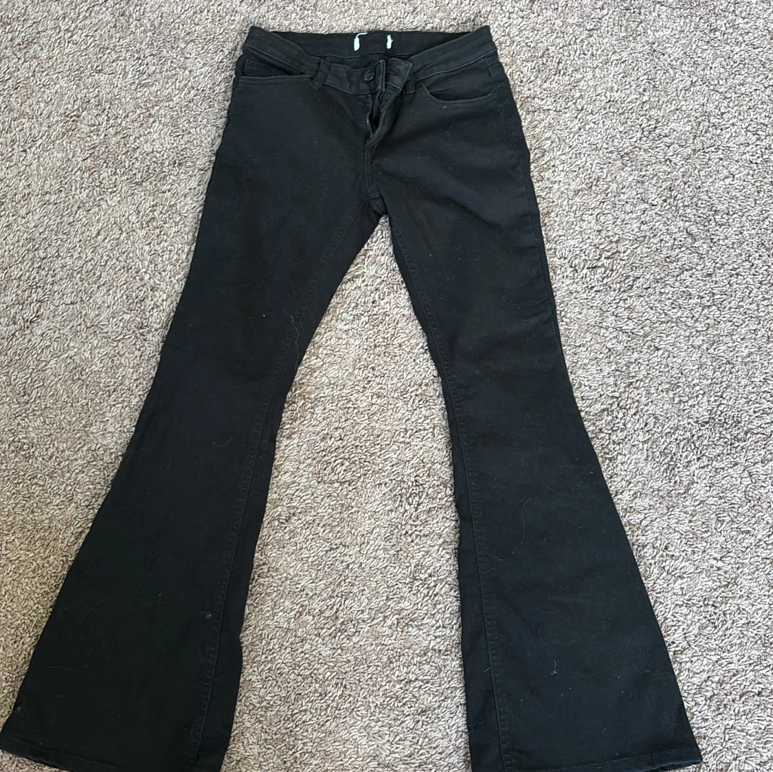 Svarta bootcut jeans