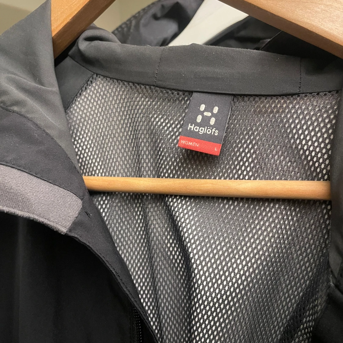 Svart vindjacka från Haglöfs - 1