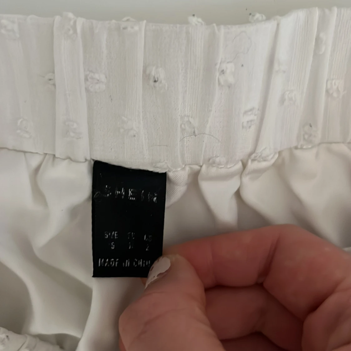 Vit kjol med volang - 1