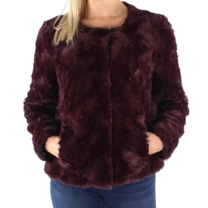 Vero moda jacka - Super söt päls jacka ifrån vero moda! I nyttskick då den är knappast använd! 