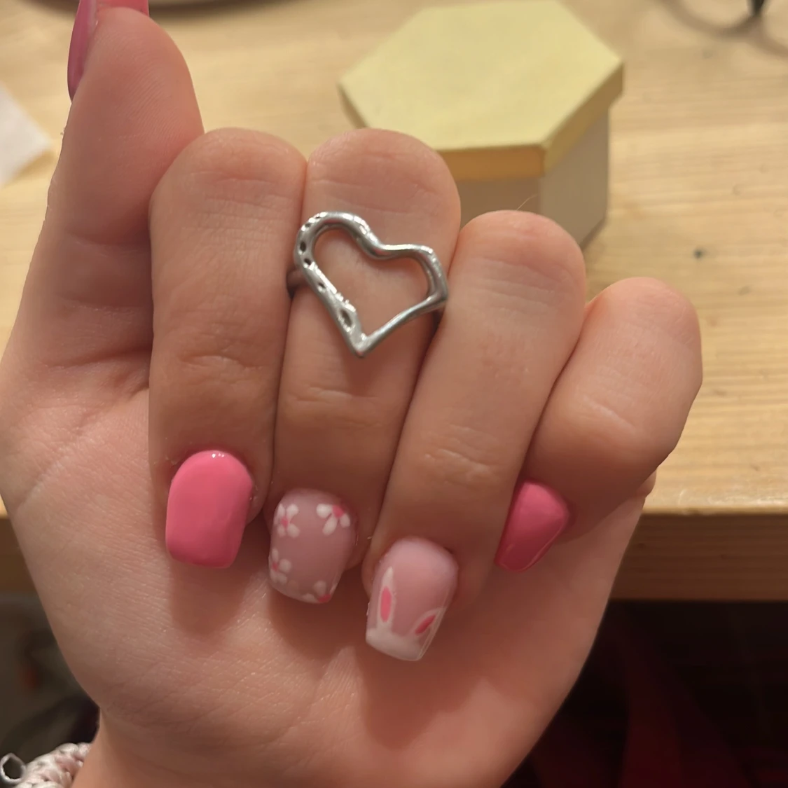 Silverfärgad hjärtformad ring - 3