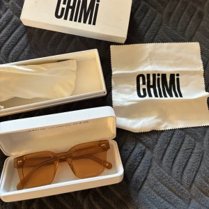Peachfärgade solglasögon Chimi - Oanvända!