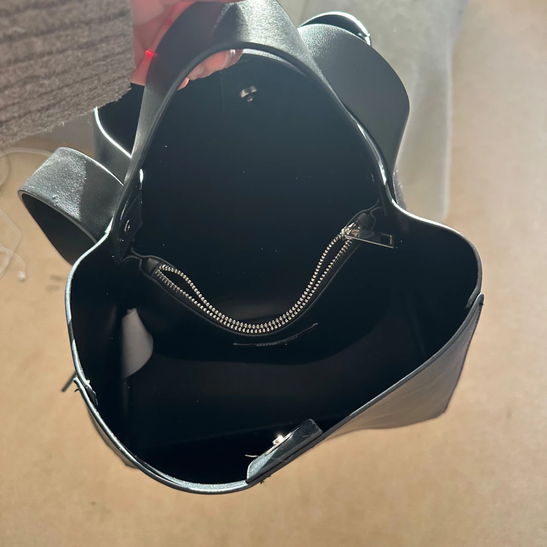 Svart axelväska i skinn - 3