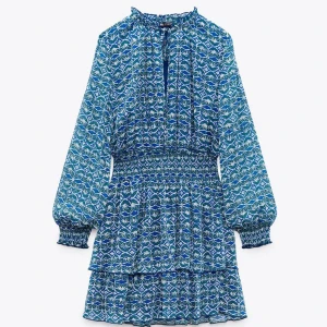 Sommarklänning  - Klänning från zara storlek S. Har en liten defekt men absolut inget som syns💕