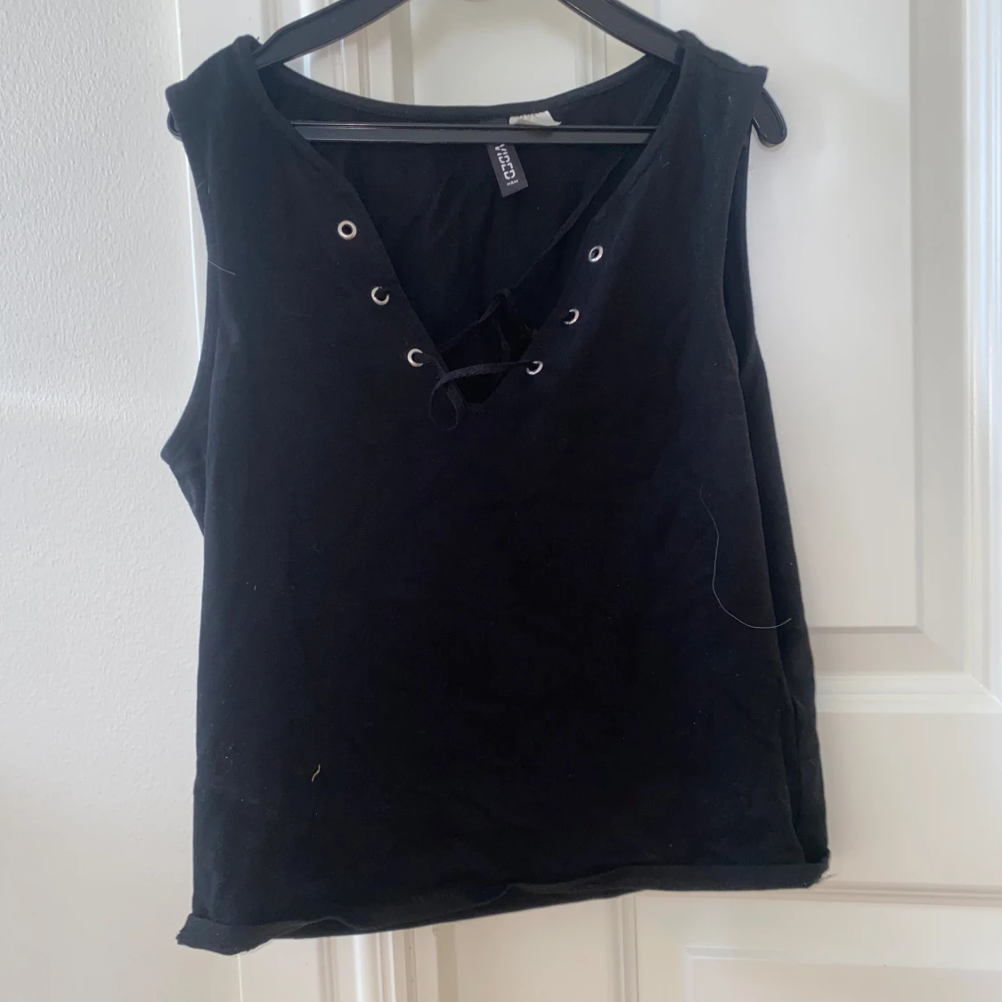 Svart ärmlös topp från H&M Divided - 3