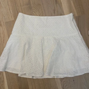 H&M kjol - Jättefin kjol till sommaren!💖 knappt använd
