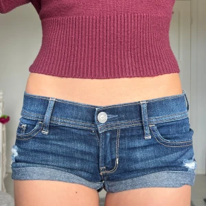 Jeansshorts - Midjemått: 38cm rakt över 💕