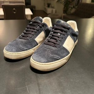 Valentino Flycrew - Säljer ett par Valentino Flycrew | Storlek 42 | Skick 8.5/10 | Pris 3299kr | Förhandlingsbart pris |  Saknas en nit på skon men fås med 1 nit vid köp | Inget og | Hör av dig vid någon fundering